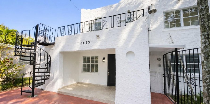 Propiedad comercial en Miami, Florida 120.96 m2 № 2021831