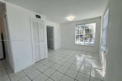 Propiedad comercial en venta en Miami, Florida, 120.96 m2 № 2021831 - foto 9