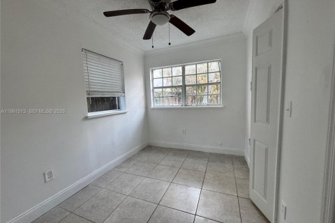 Propiedad comercial en venta en Miami, Florida, 120.96 m2 № 2021831 - foto 5