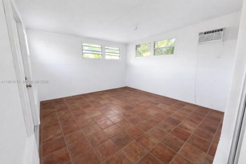 Propiedad comercial en venta en Miami, Florida, 120.96 m2 № 2021831 - foto 7