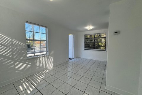 Propiedad comercial en venta en Miami, Florida, 120.96 m2 № 2021831 - foto 13