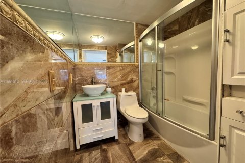 Propiedad comercial en venta en Miami, Florida, 120.96 m2 № 2021831 - foto 8