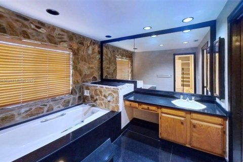 House in Palm Beach Gardens, Florida 4 bedrooms, 277.03 sq.m. № 1476062 - photo 17