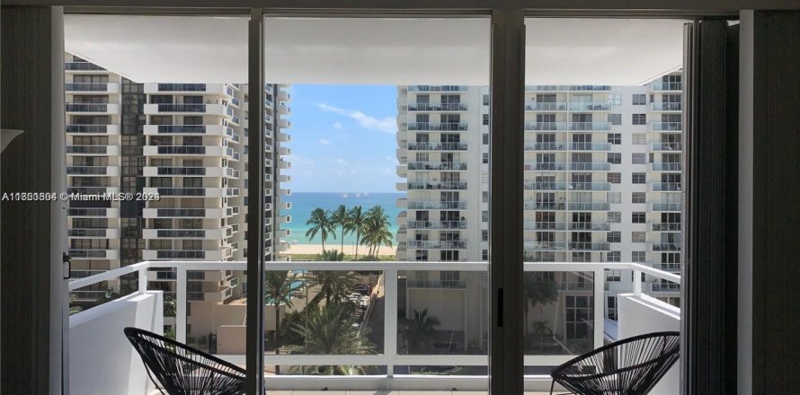 Condo in Miami Beach, Florida, 2 bedrooms  № 1729572