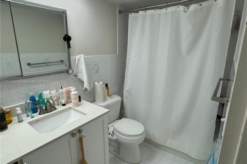 Condo in Miami Beach, Florida, 2 bedrooms  № 1729572 - photo 23