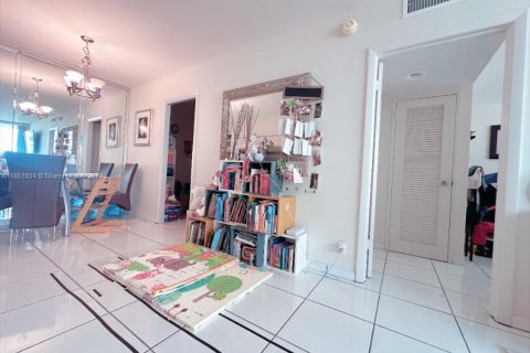 Condo in Miami Beach, Florida, 2 bedrooms  № 1729572 - photo 8