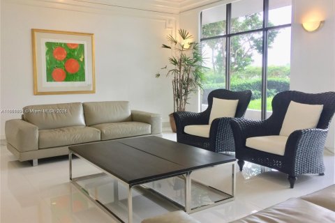 Condo in Miami Beach, Florida, 2 bedrooms  № 1729572 - photo 17