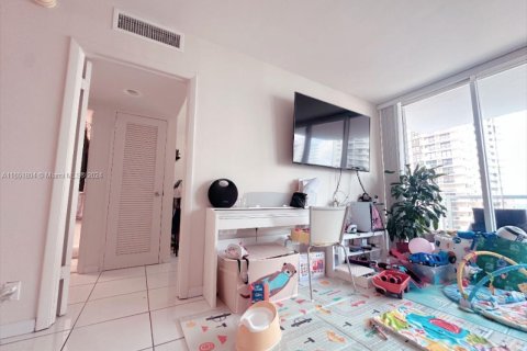 Condo in Miami Beach, Florida, 2 bedrooms  № 1729572 - photo 7