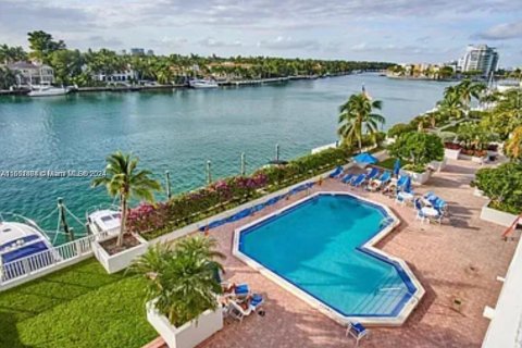 Condo in Miami Beach, Florida, 2 bedrooms  № 1729572 - photo 10