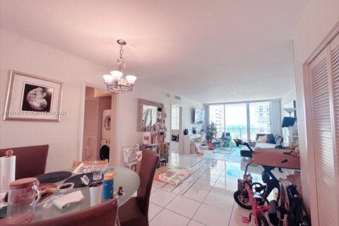 Condo in Miami Beach, Florida, 2 bedrooms  № 1729572 - photo 4