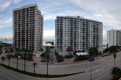 Condo in Miami Beach, Florida, 2 bedrooms  № 1729572 - photo 3
