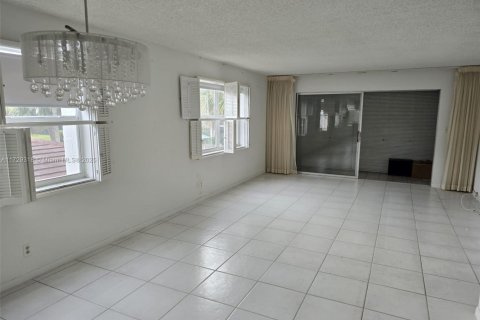 Condominio en venta en Lauderhill, Florida, 2 dormitorios, 99.41 m2 № 1479497 - foto 3