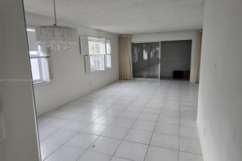 Condominio en venta en Lauderhill, Florida, 2 dormitorios, 99.41 m2 № 1479497 - foto 1