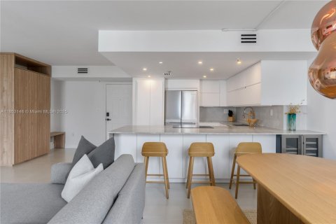 Condominio en venta en Miami Beach, Florida, 2 dormitorios, 99.41 m2 № 1877628 - foto 3