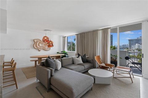 Condominio en venta en Miami Beach, Florida, 2 dormitorios, 99.41 m2 № 1877628 - foto 1