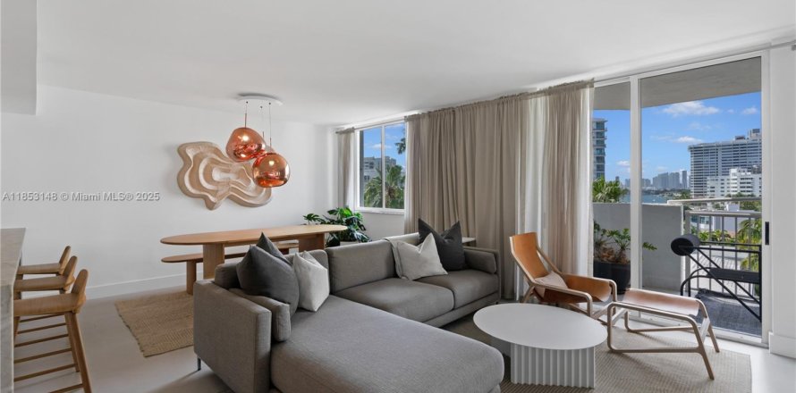 Condominio en Miami Beach, Florida, 2 dormitorios  № 1877628