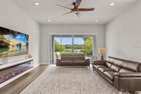 House in Orlando, Florida 4 bedrooms, 309.27 sq.m. № 2216700 - photo 13