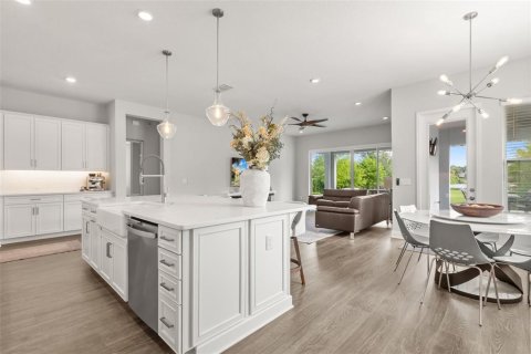 House in Orlando, Florida 4 bedrooms, 309.27 sq.m. № 2216700 - photo 20