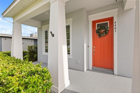 House in Orlando, Florida 4 bedrooms, 309.27 sq.m. № 2216700 - photo 3