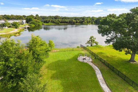 House in Orlando, Florida 4 bedrooms, 309.27 sq.m. № 2216700 - photo 4