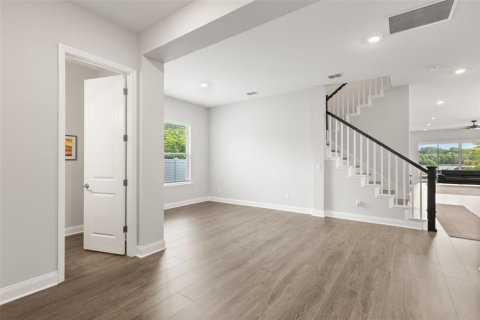 House in Orlando, Florida 4 bedrooms, 309.27 sq.m. № 2216700 - photo 29