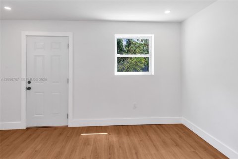 Casa en venta en Opa-locka, Florida, 5 dormitorios, 115.94 m2 № 2389698 - foto 19