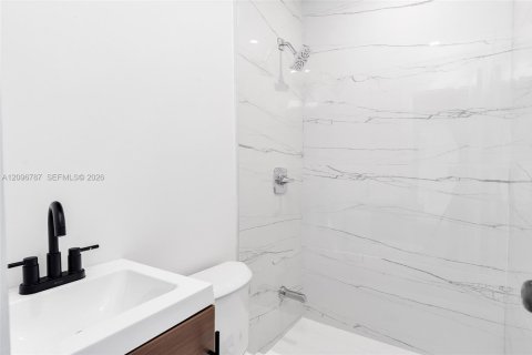 Casa en venta en Opa-locka, Florida, 5 dormitorios, 115.94 m2 № 2389698 - foto 30