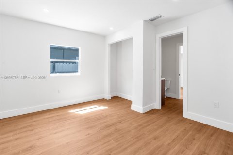 Casa en venta en Opa-locka, Florida, 5 dormitorios, 115.94 m2 № 2389698 - foto 17