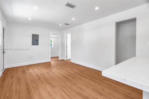 Casa en venta en Opa-locka, Florida, 5 dormitorios, 115.94 m2 № 2389698 - foto 26