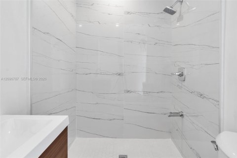 Casa en venta en Opa-locka, Florida, 5 dormitorios, 115.94 m2 № 2389698 - foto 16