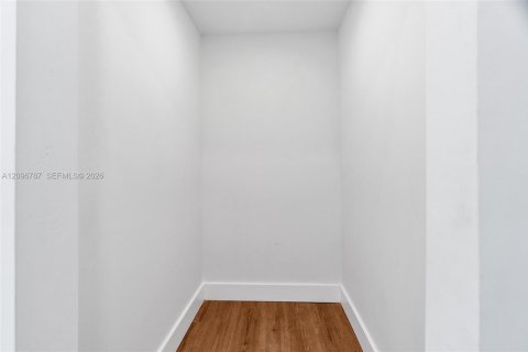 Casa en venta en Opa-locka, Florida, 5 dormitorios, 115.94 m2 № 2389698 - foto 25