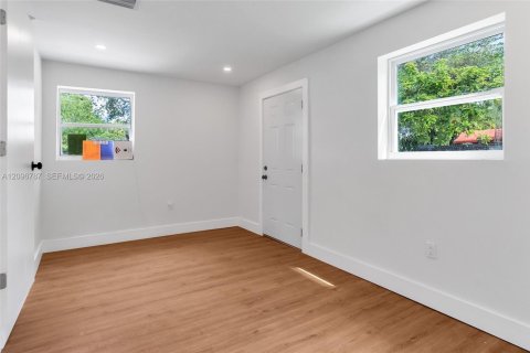 Casa en venta en Opa-locka, Florida, 5 dormitorios, 115.94 m2 № 2389698 - foto 20
