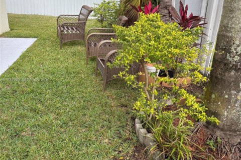 House in Miami, Florida 3 bedrooms, 130.62 sq.m. № 2003243 - photo 4