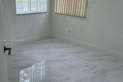 House in Miami, Florida 3 bedrooms, 130.62 sq.m. № 2003243 - photo 11