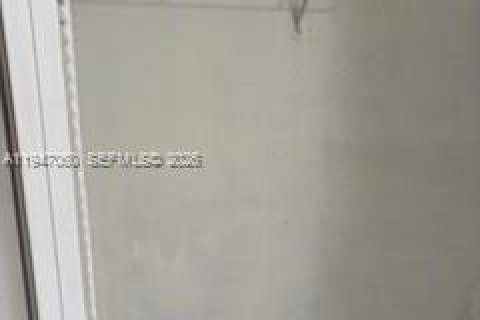 House in Miami, Florida 3 bedrooms, 130.62 sq.m. № 2003243 - photo 14