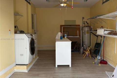 House in Miami, Florida 3 bedrooms, 130.62 sq.m. № 2003243 - photo 18