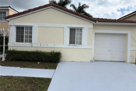 House in Miami, Florida 3 bedrooms, 130.62 sq.m. № 2003243