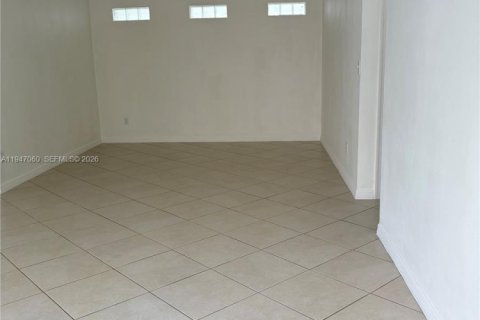House in Miami, Florida 3 bedrooms, 130.62 sq.m. № 2003243 - photo 16