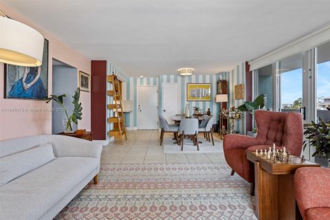 Condo in Miami Beach, Florida, 2 bedrooms  № 1840779 - photo 5