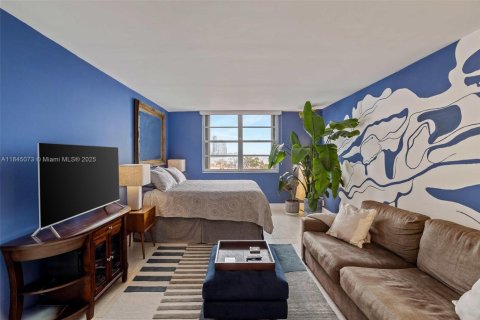 Condo in Miami Beach, Florida, 2 bedrooms  № 1840779 - photo 15