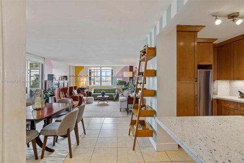 Condo in Miami Beach, Florida, 2 bedrooms  № 1840779 - photo 10