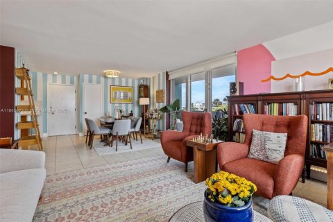 Condo in Miami Beach, Florida, 2 bedrooms  № 1840779 - photo 6