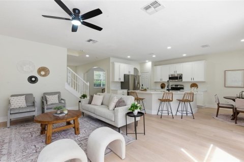 Villa ou maison à vendre à Orlando, Floride: 4 chambres, 240.43 m2 № 2142380 - photo 3