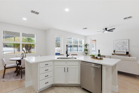 Villa ou maison à vendre à Orlando, Floride: 4 chambres, 240.43 m2 № 2142380 - photo 8