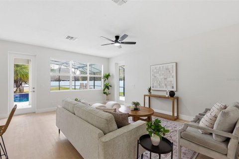 Villa ou maison à vendre à Orlando, Floride: 4 chambres, 240.43 m2 № 2142380 - photo 2