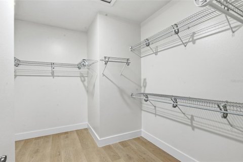 Villa ou maison à vendre à Orlando, Floride: 4 chambres, 240.43 m2 № 2142380 - photo 17
