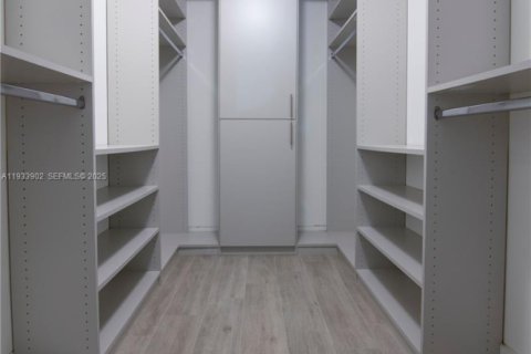 Снять в аренду кондоминиум в Майами, Флорида 3 спальни, 147.9м2, № 1992383 - фото 11