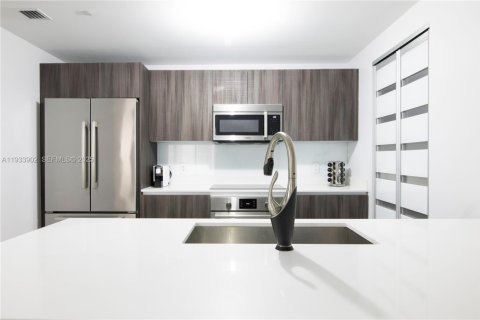 Снять в аренду кондоминиум в Майами, Флорида 3 спальни, 147.9м2, № 1992383 - фото 8