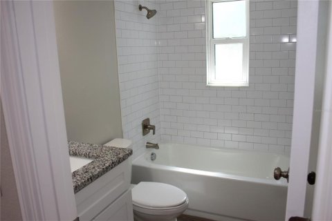 House in Tarpon Springs, Florida 3 bedrooms, 114.73 sq.m. № 1844591 - photo 13