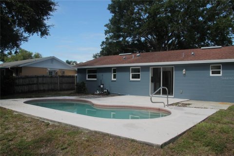 House in Tarpon Springs, Florida 3 bedrooms, 114.73 sq.m. № 1844591 - photo 3
